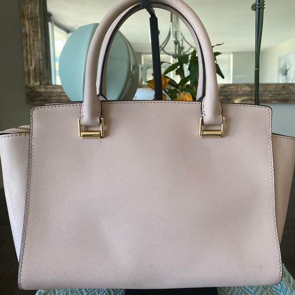 Michael Kors Small Tote (Light Pink) w/Gold Hardware. - Picture 2 of 14